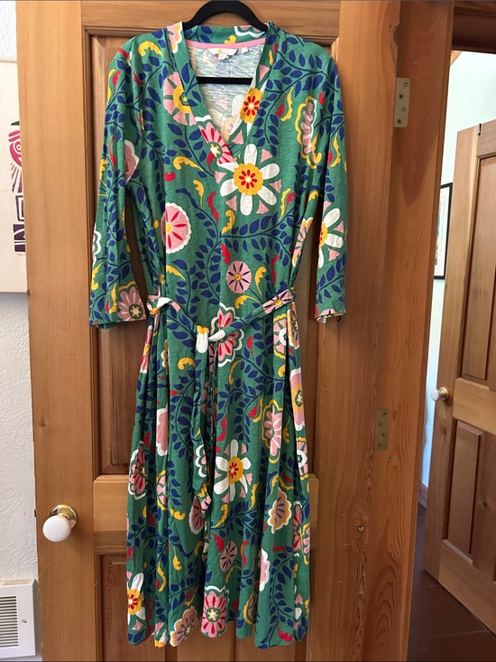 Boden Dresses & Skirts - Green Floral Wrap Dress with Belt